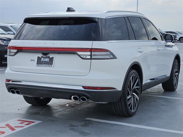 Vehicle image 4 of 32