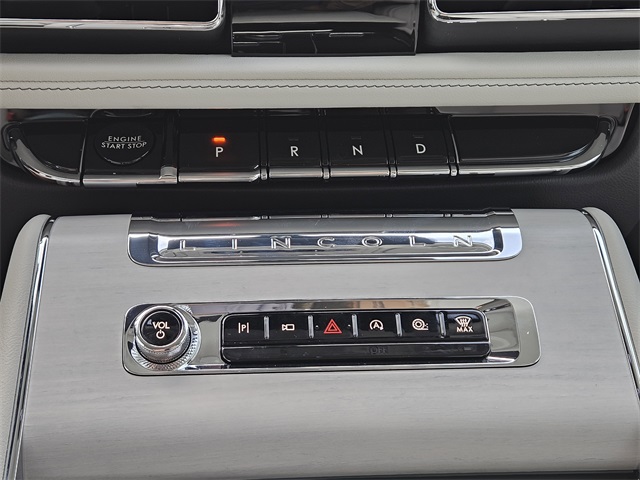 Vehicle image 18 of 32