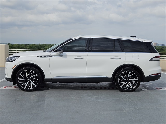 Vehicle image 7 of 32