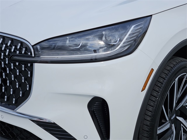Vehicle image 9 of 32