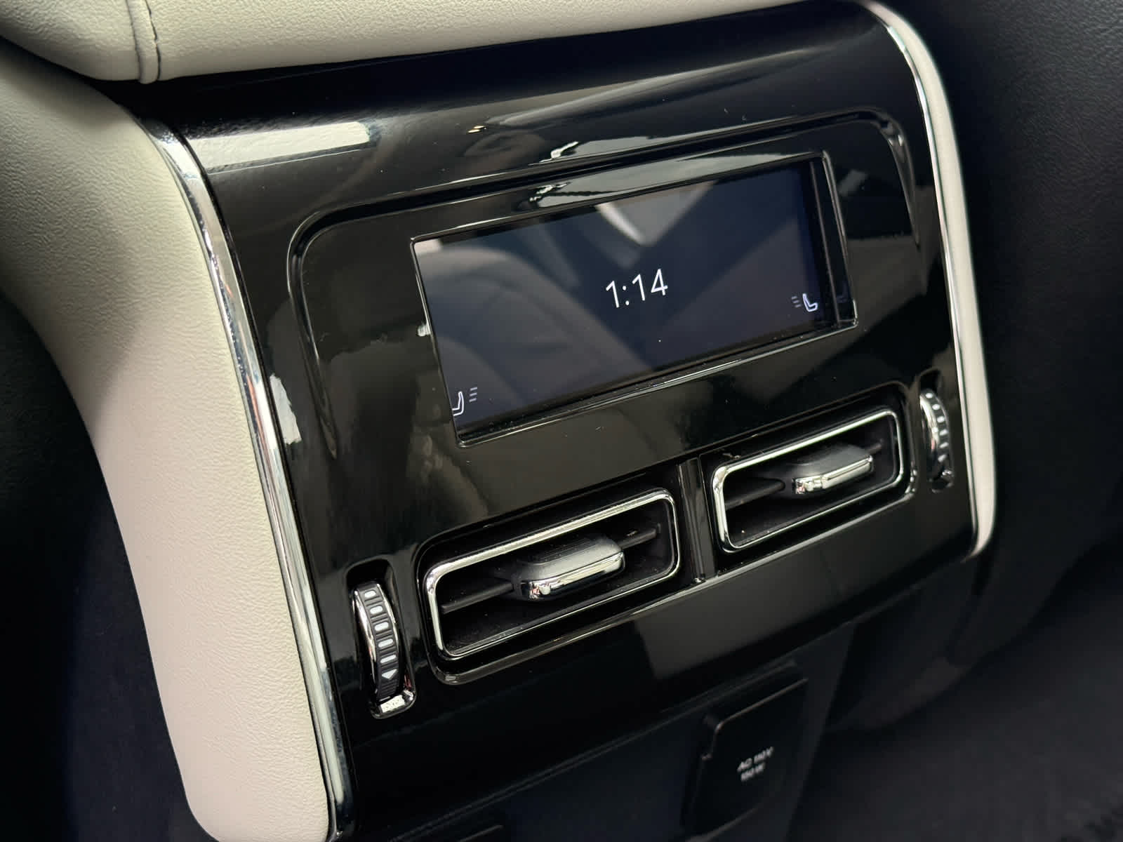 2025 Lincoln Aviator Reserve Image 22 of 37