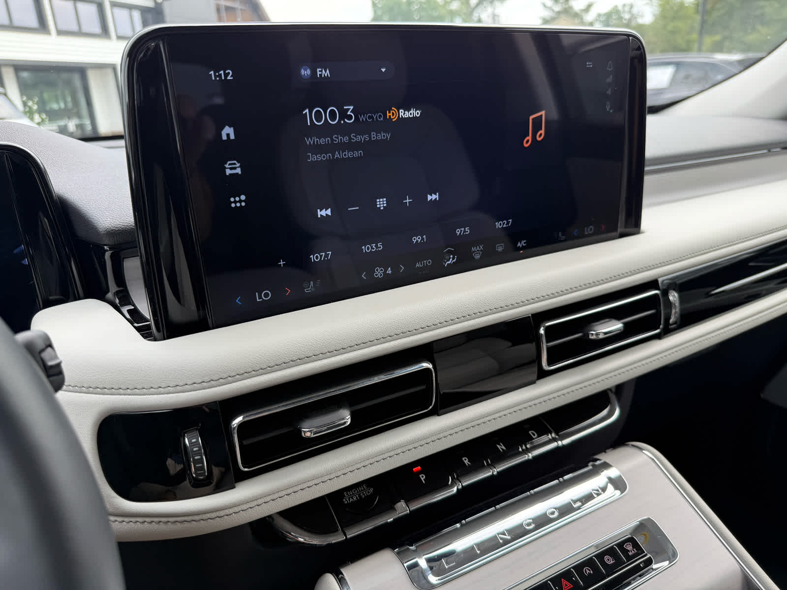 2025 Lincoln Aviator Reserve Image 18 of 37