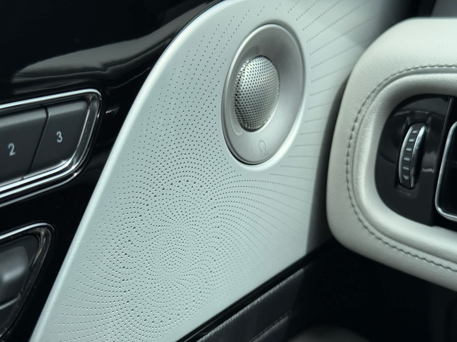 2025 Lincoln Aviator Reserve Image 21 of 37