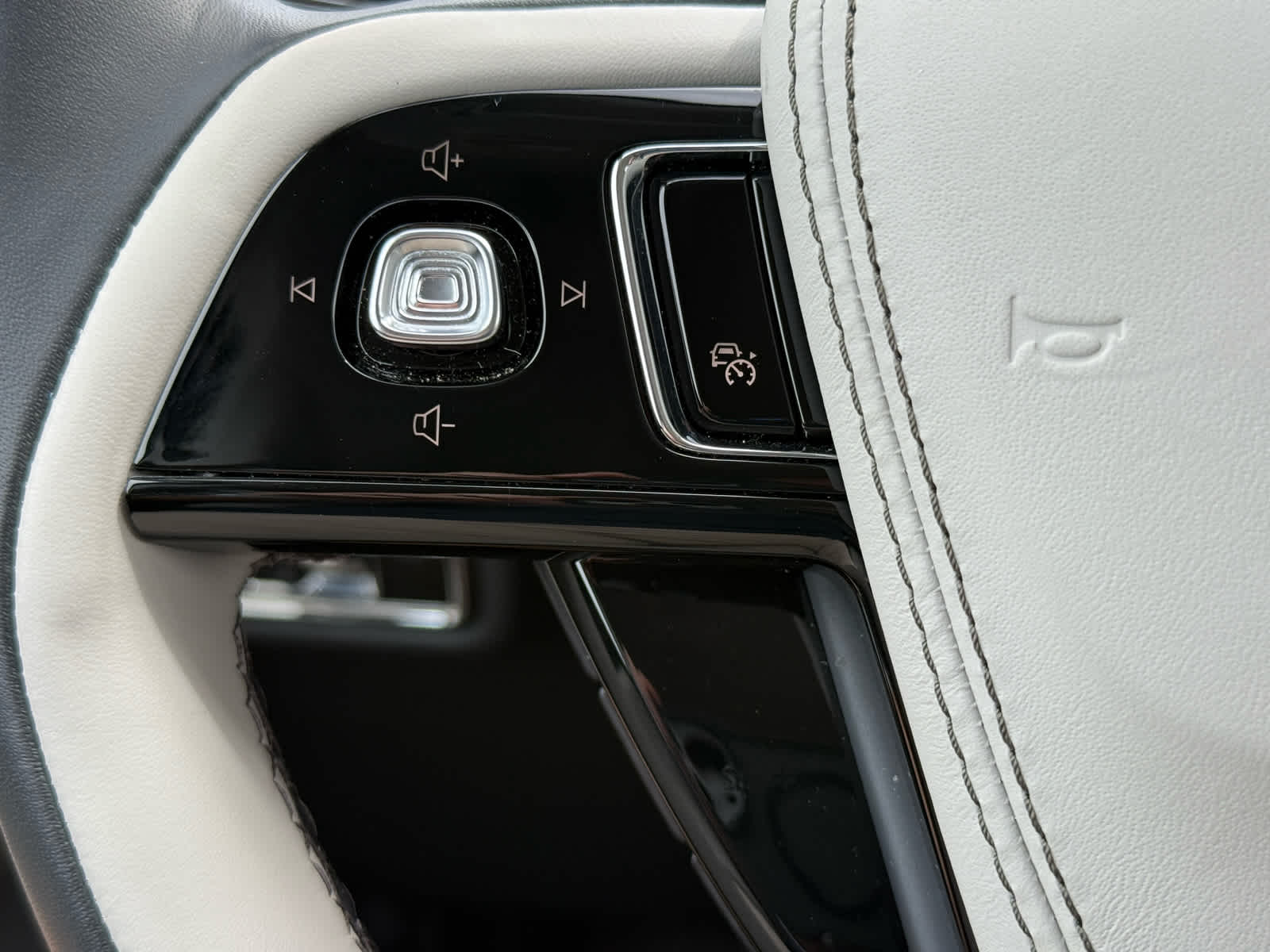 2025 Lincoln Aviator Reserve Image 25 of 37