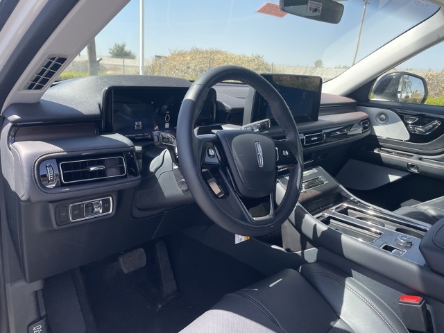 2025 Lincoln Aviator Reserve Image 18 of 33