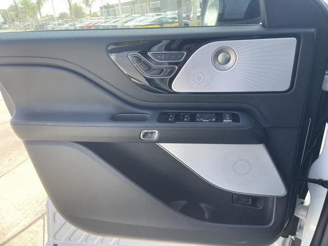 2025 Lincoln Aviator Reserve Image 25 of 33
