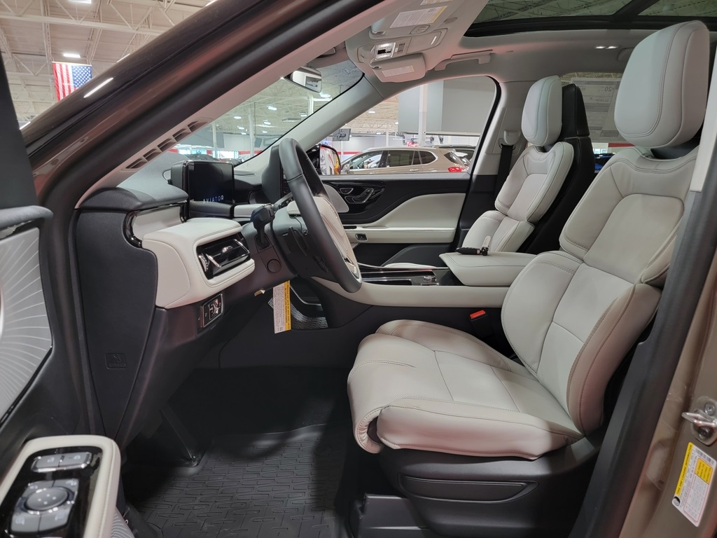 Vehicle image 14 of 29