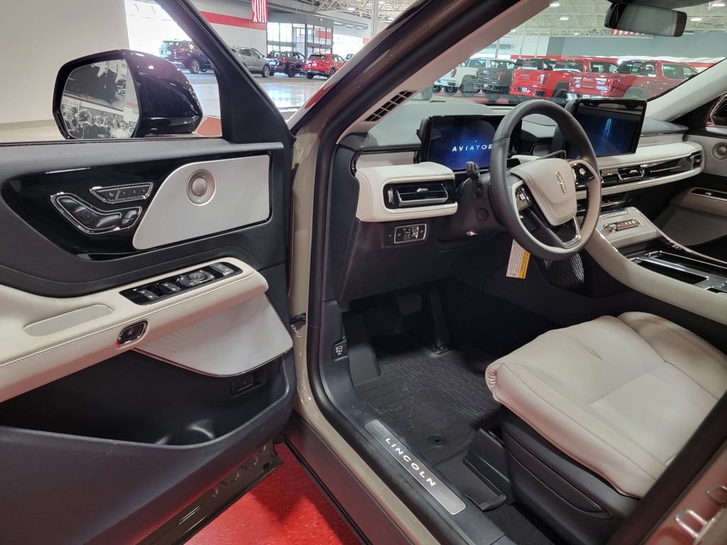 Vehicle image 15 of 29
