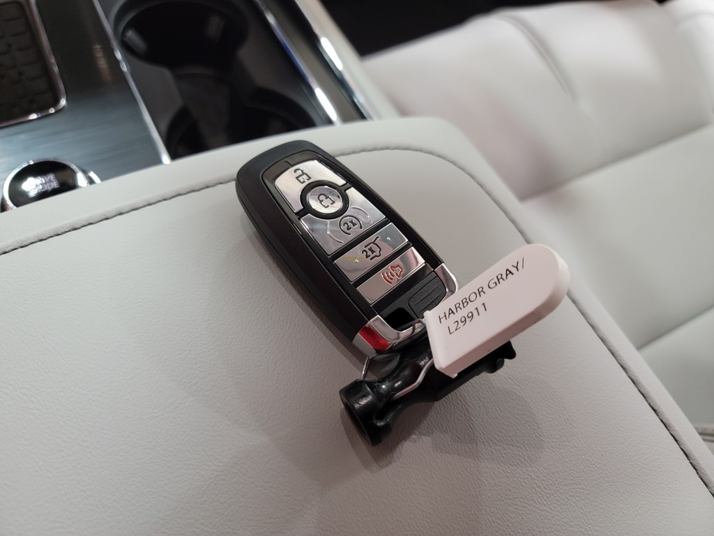 Vehicle image 25 of 29