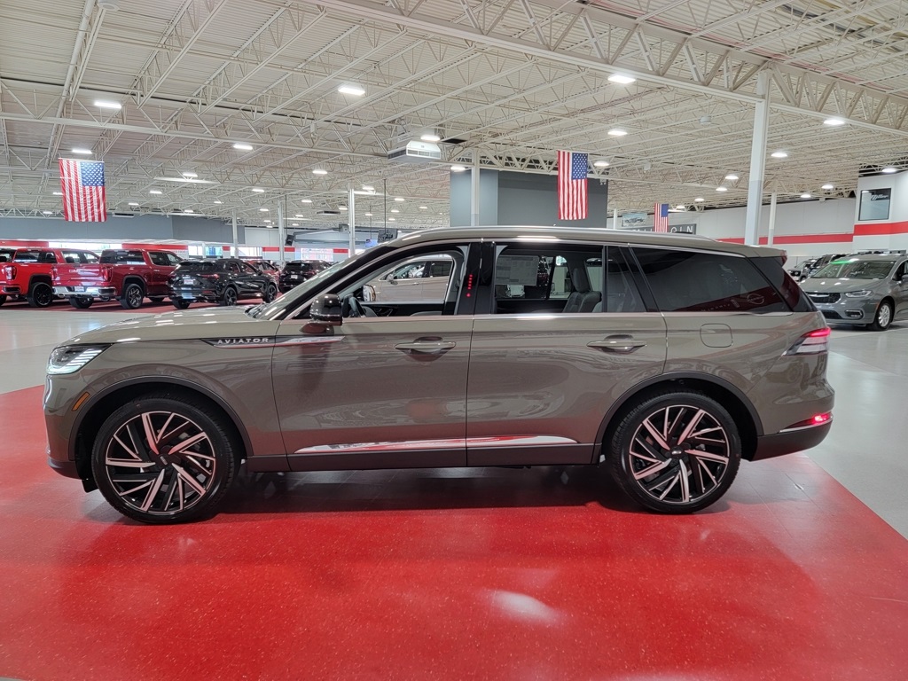 Vehicle image 8 of 29