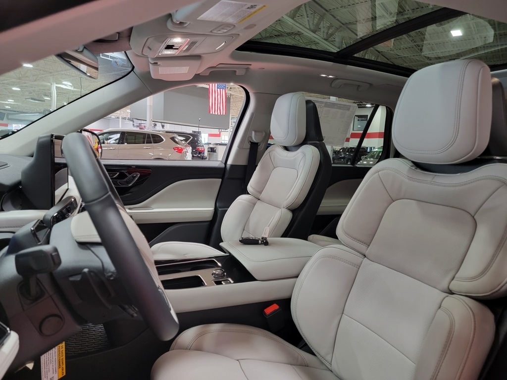 Vehicle image 13 of 29