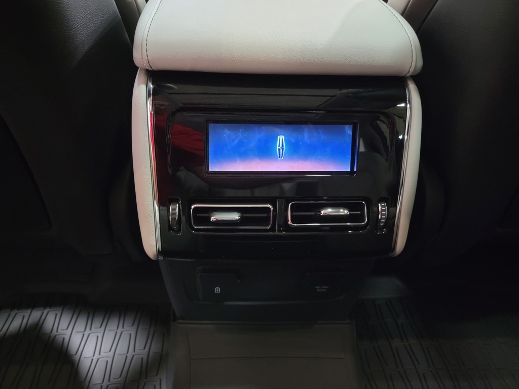 Vehicle image 27 of 29