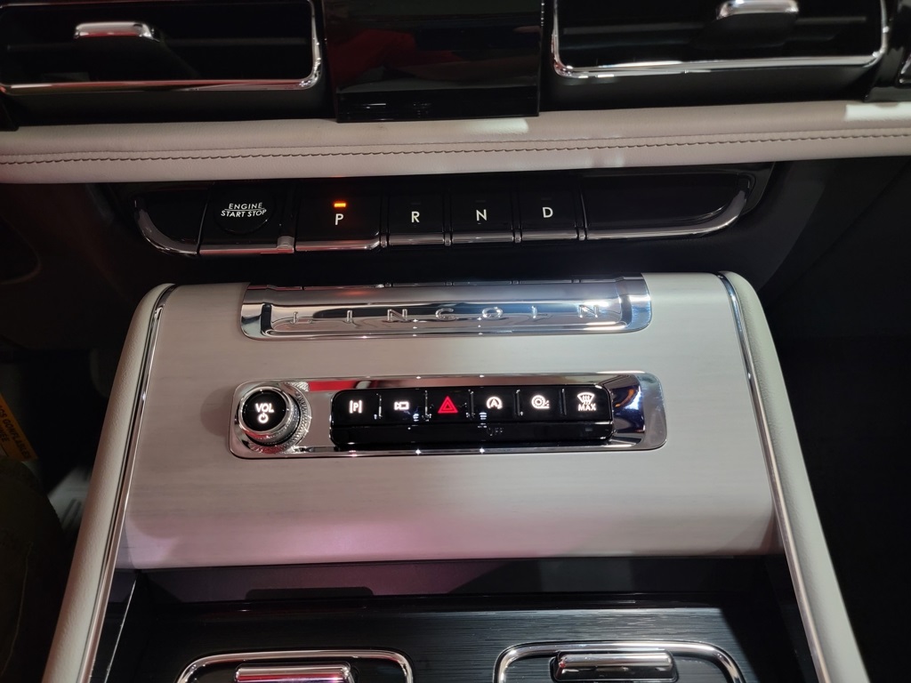 Vehicle image 21 of 29