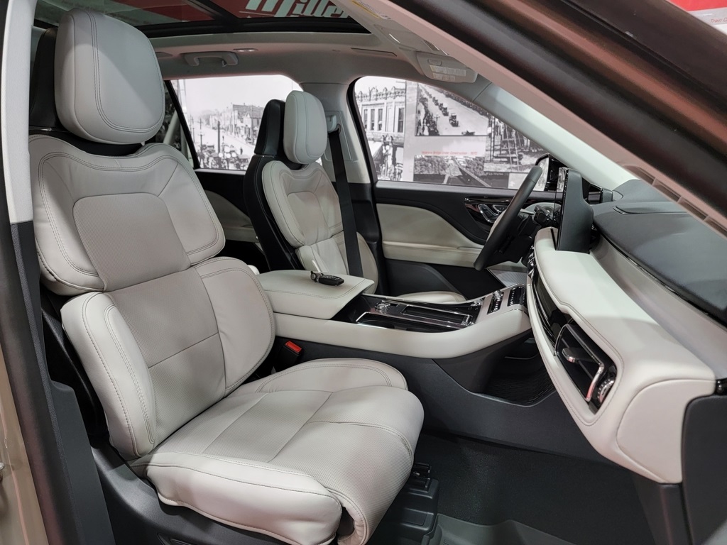 Vehicle image 11 of 29