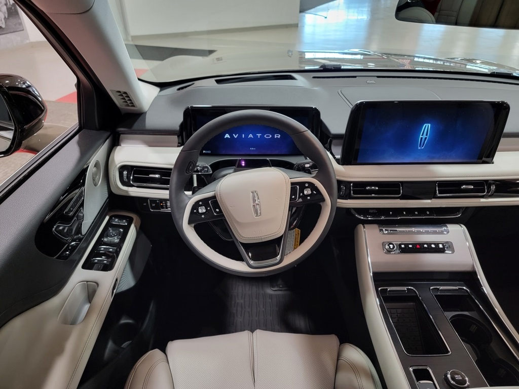 Vehicle image 16 of 29