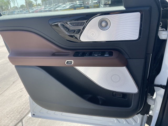 2025 Lincoln Aviator Reserve Image 24 of 31