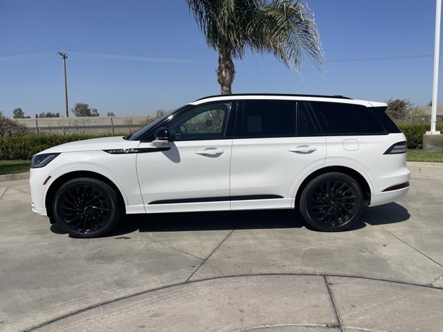 2025 Lincoln Aviator Reserve Image 8 of 31