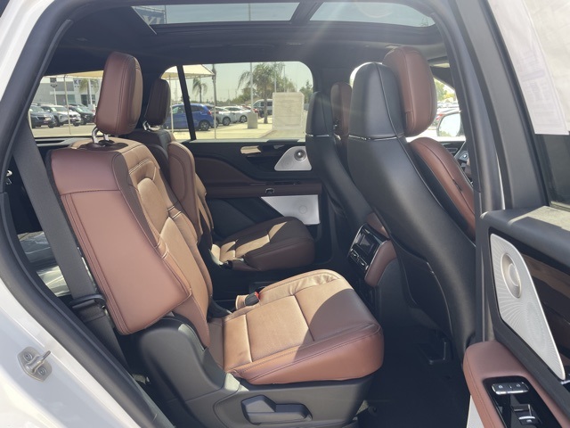 2025 Lincoln Aviator Reserve Image 13 of 31