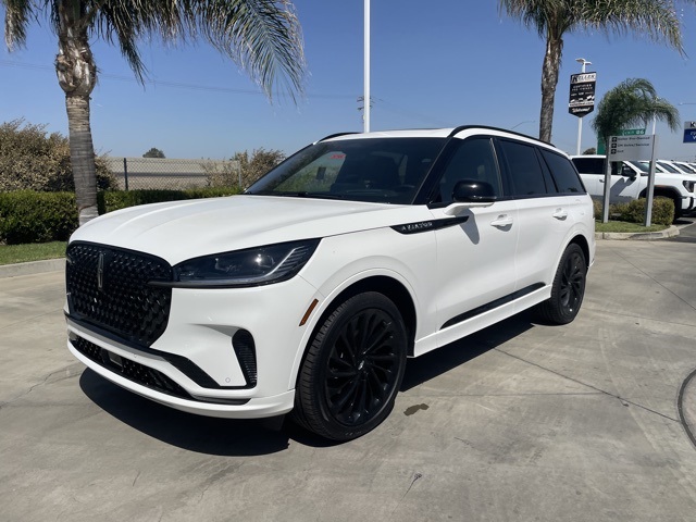 2025 Lincoln Aviator Reserve Image 1 of 31