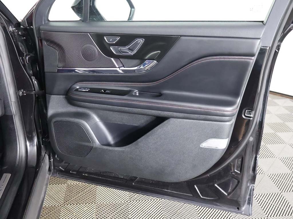 2025 Lincoln Corsair Grand Touring Image 33 of 61