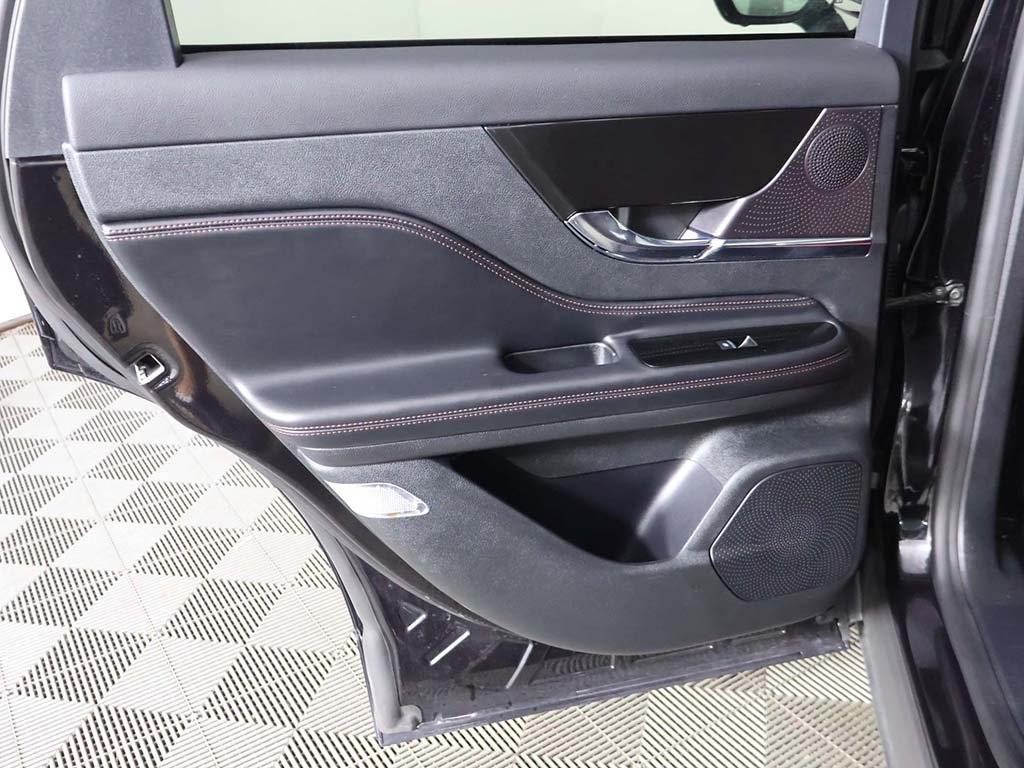 2025 Lincoln Corsair Grand Touring Image 34 of 61