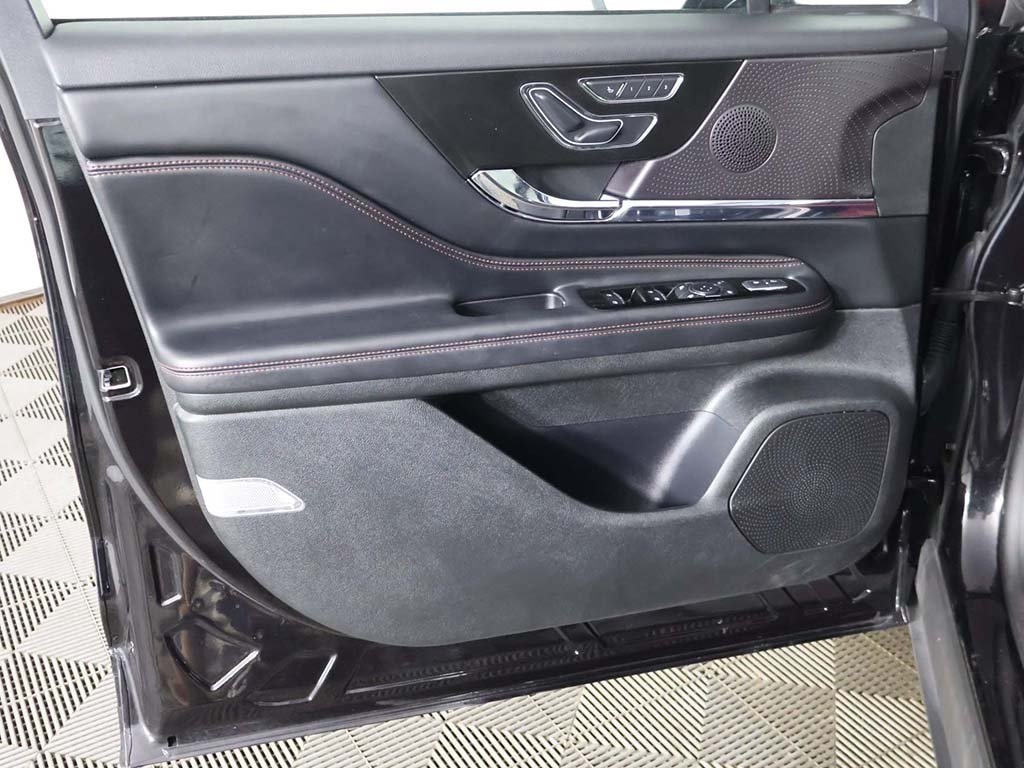 2025 Lincoln Corsair Grand Touring Image 32 of 61