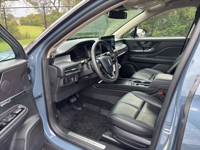 2025 Lincoln Corsair Premiere Image 12 of 15