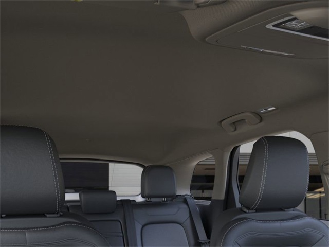 Vehicle image 14 of 22