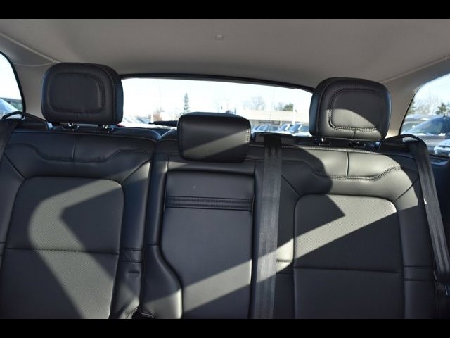 Vehicle image 18 of 20