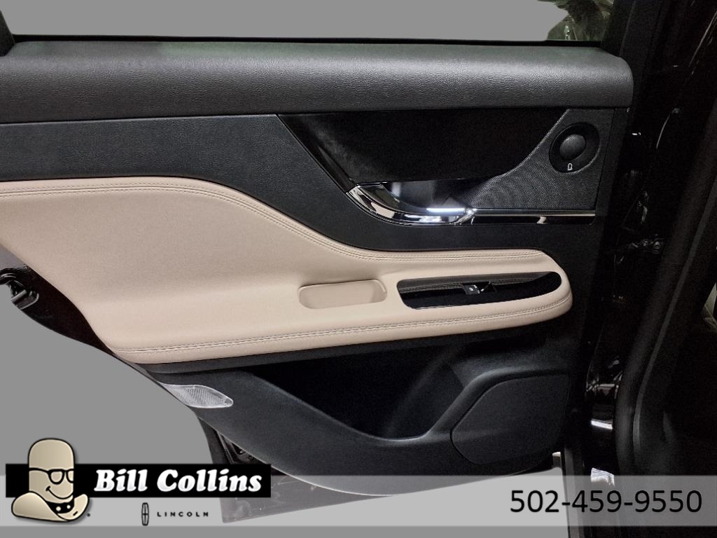 2025 Lincoln Corsair Reserve Image 12 of 27