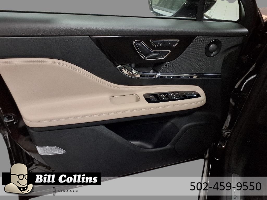 2025 Lincoln Corsair Reserve Image 13 of 27