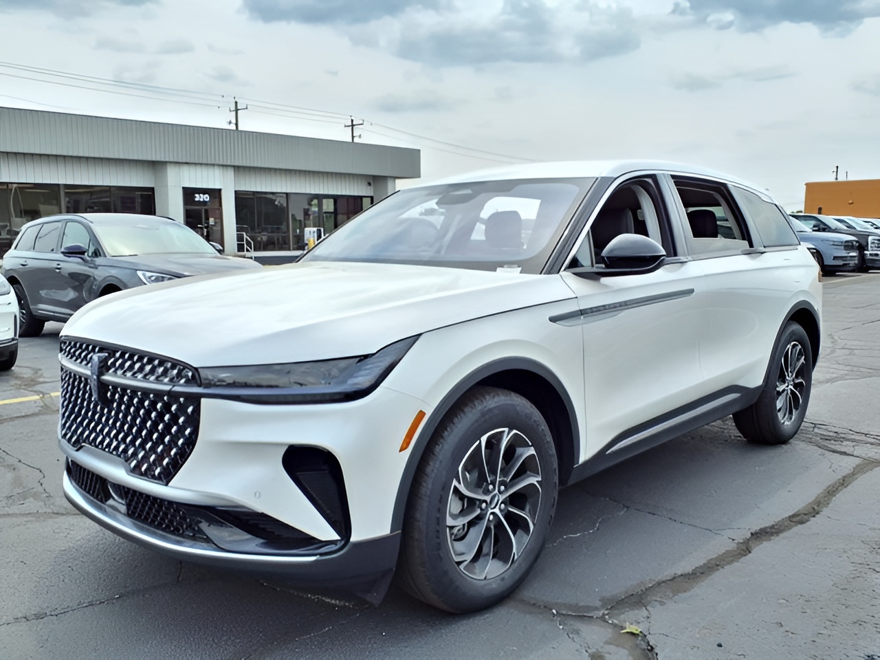 Vehicle image 27 of 32