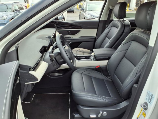 Vehicle image 7 of 32