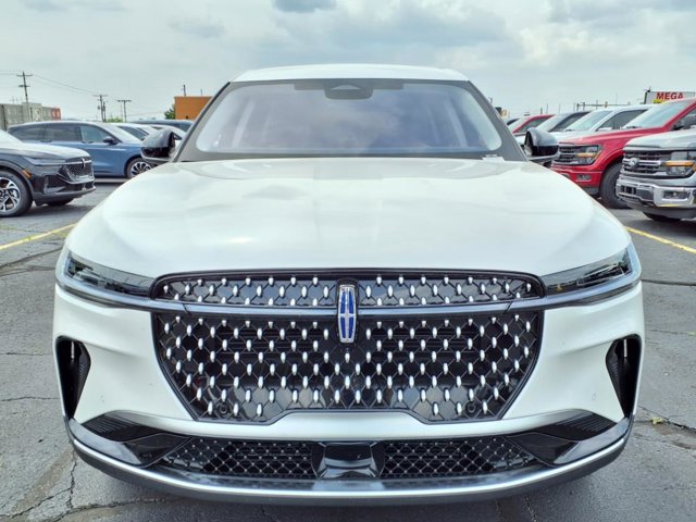 Vehicle image 2 of 32