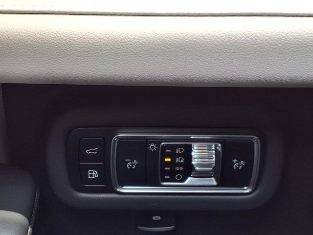Vehicle image 26 of 32
