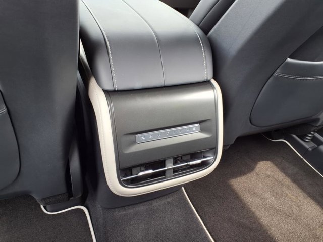 Vehicle image 9 of 32
