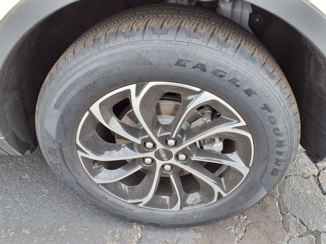Vehicle image 12 of 32