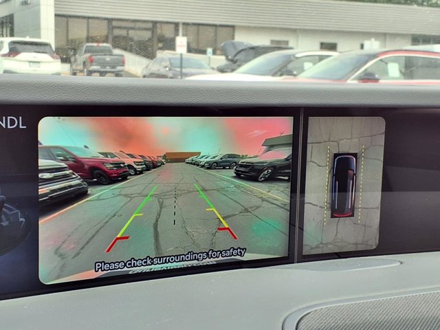 Vehicle image 18 of 32