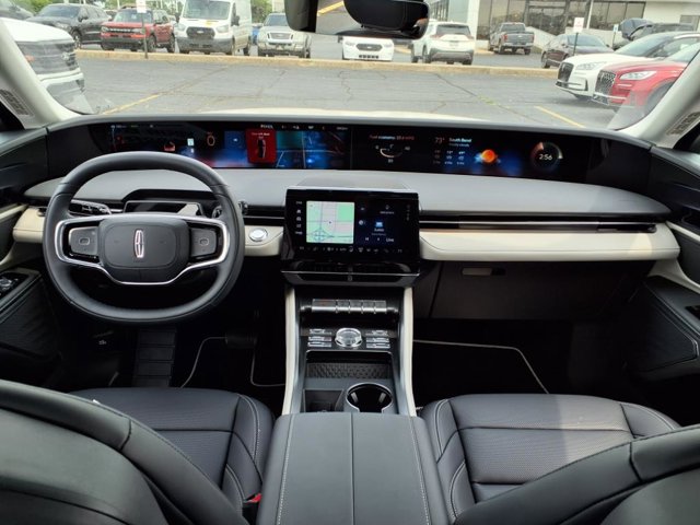 Vehicle image 8 of 32
