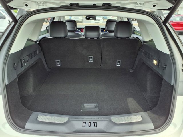 Vehicle image 11 of 32