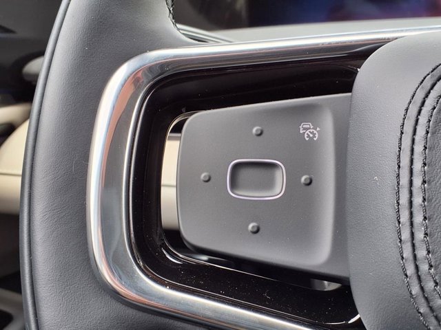 Vehicle image 24 of 32