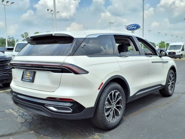 Vehicle image 4 of 32