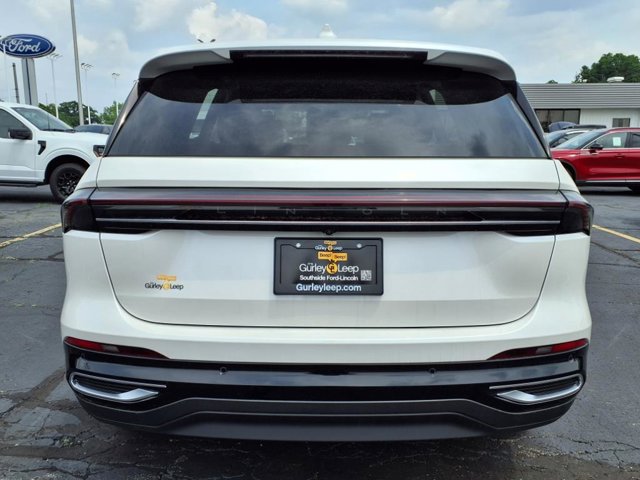 Vehicle image 5 of 32