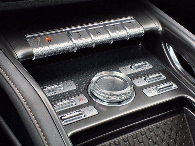 Vehicle image 21 of 27