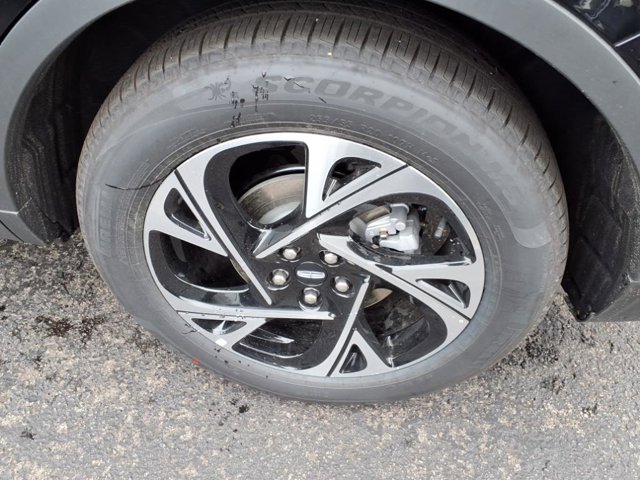 Vehicle image 13 of 27