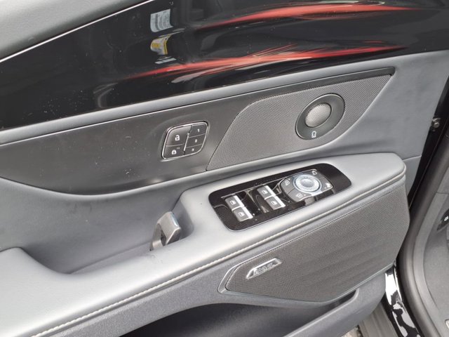 Vehicle image 14 of 27