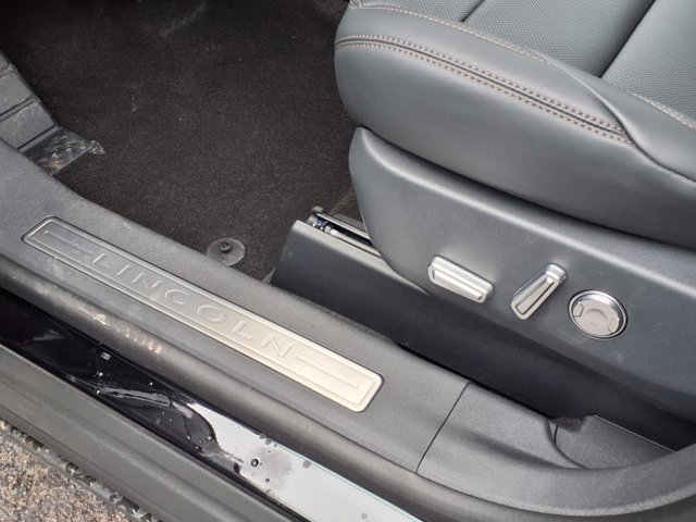 Vehicle image 15 of 27