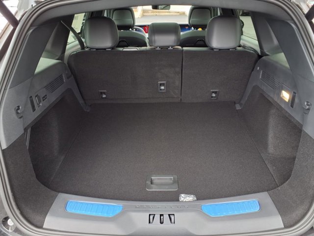 Vehicle image 12 of 27