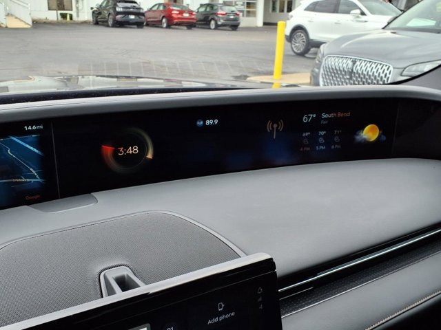 Vehicle image 17 of 27