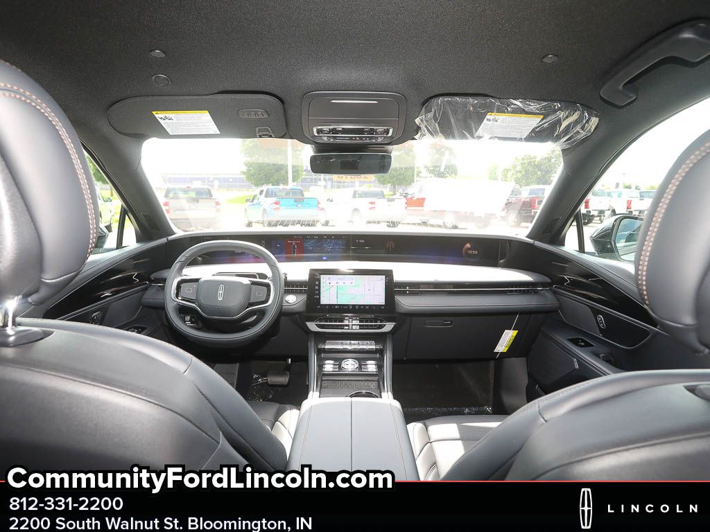 2025 Lincoln Nautilus Premiere Image 17 of 21